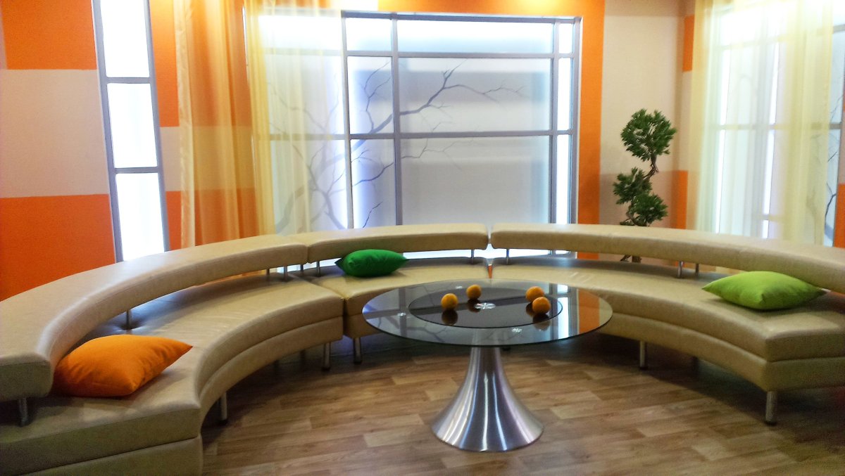 Круглый диван