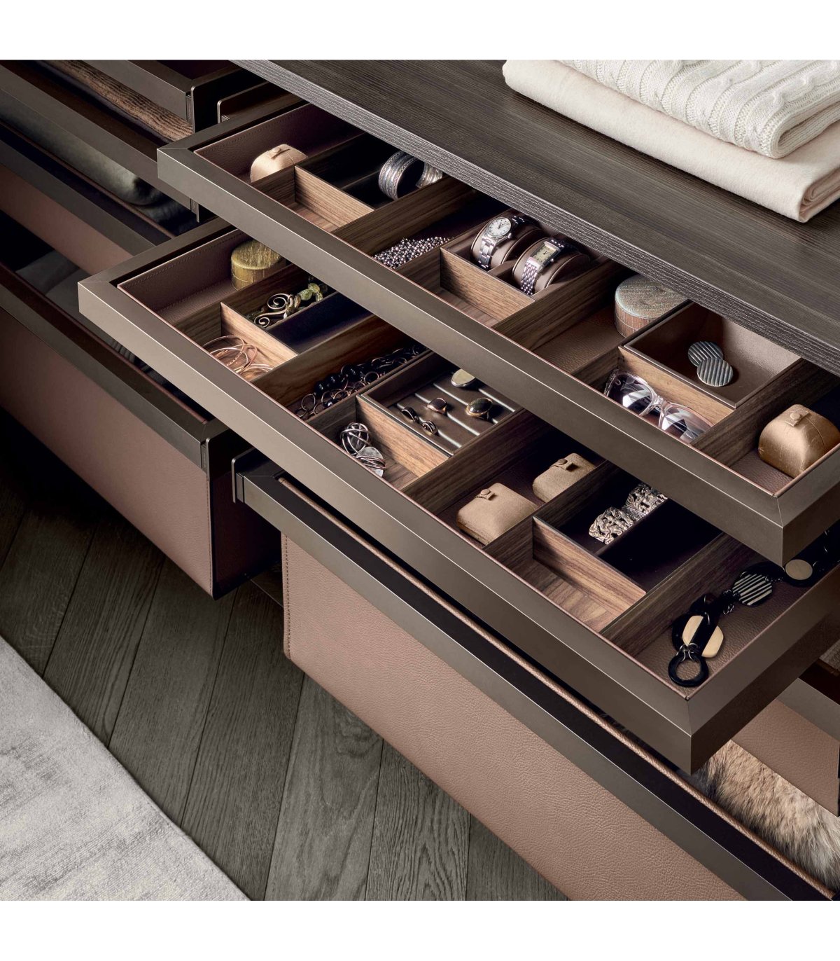 Ящики для гардеробной