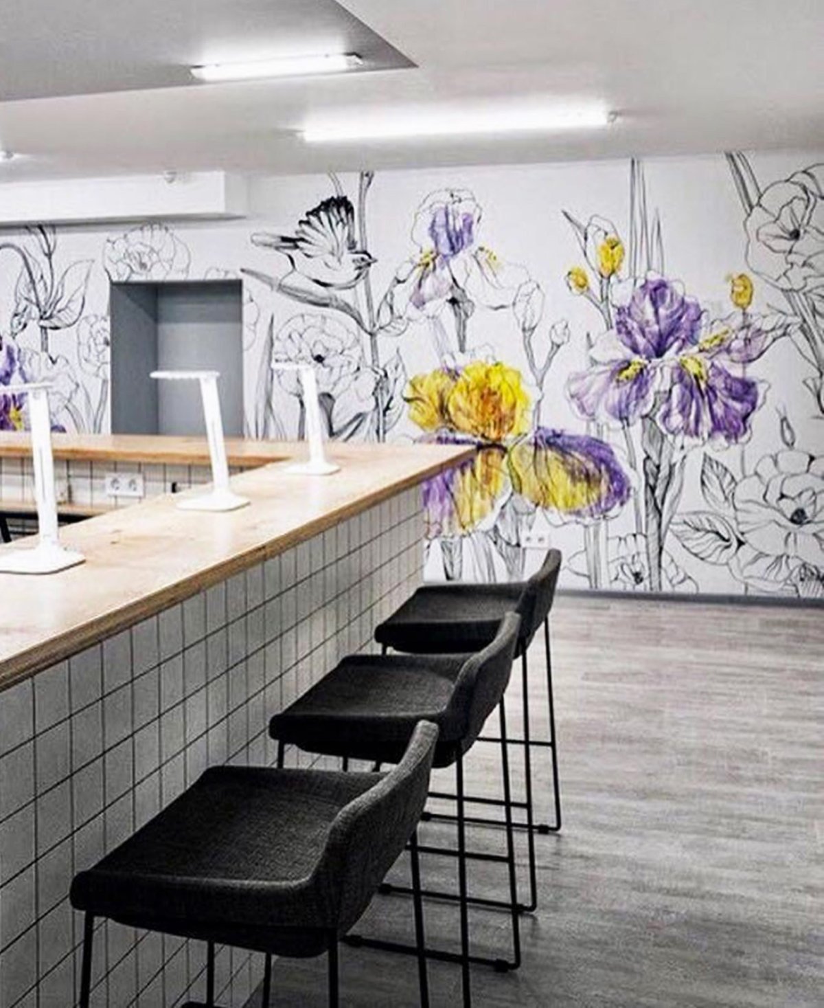 Расписать стену на кухне