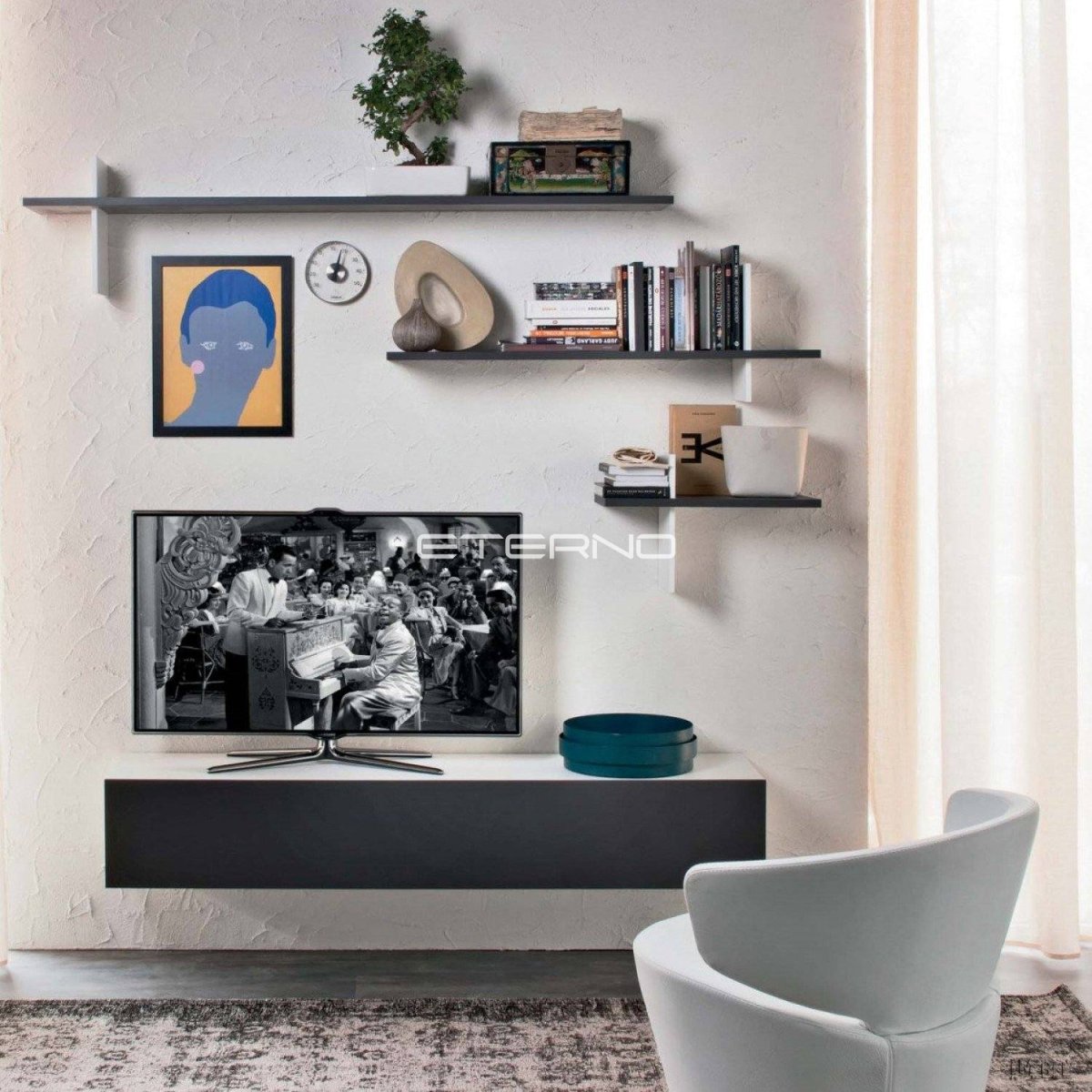 Полка настенная над телевизором