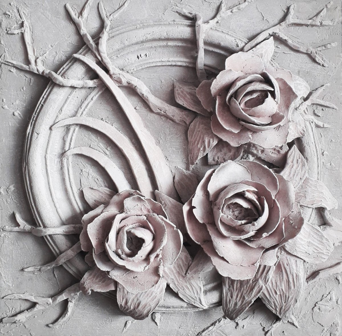 Трафаретный барельеф розы