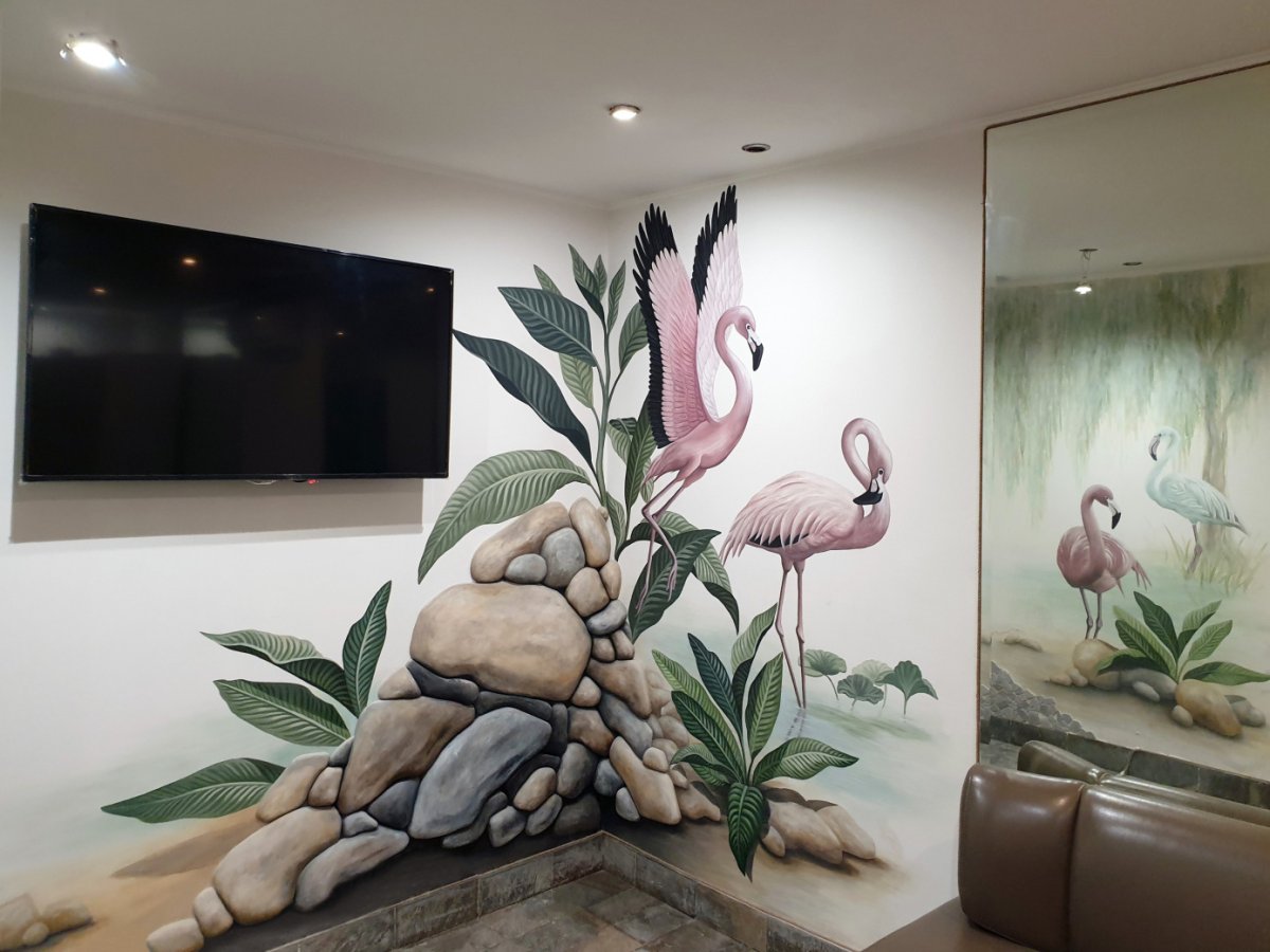 Лепнина цветы на стене