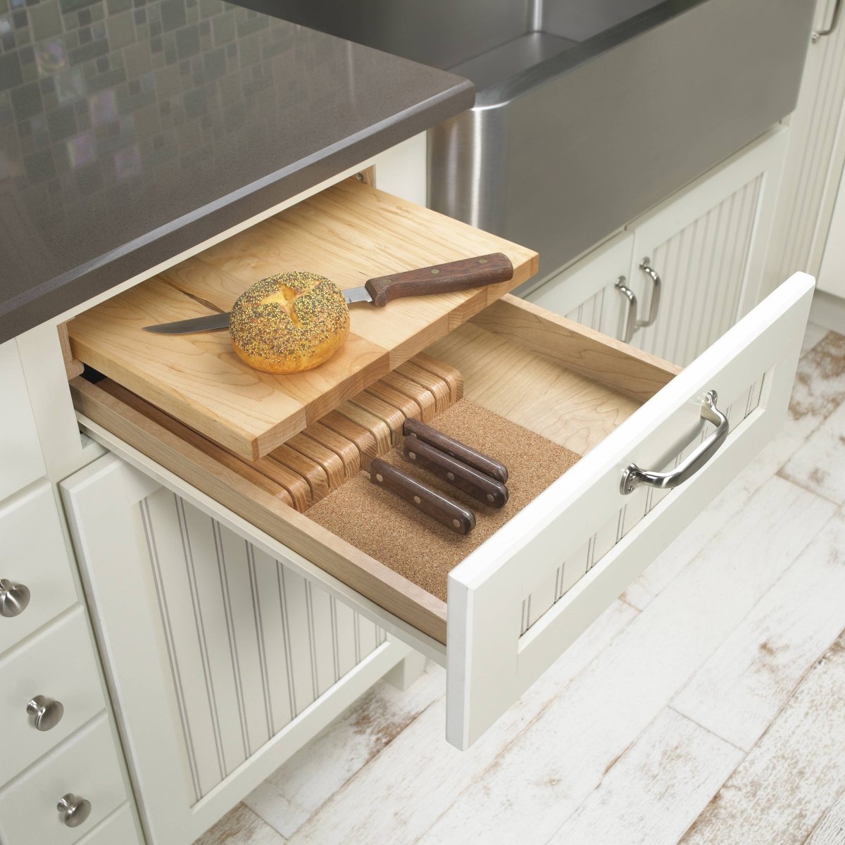 Хлебница в кухонном гарнитуре