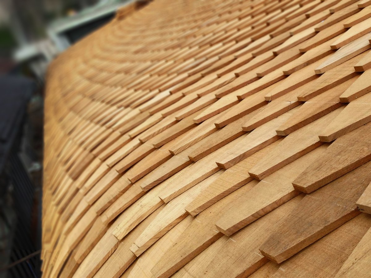 Чешуйчатая кровля из дерева