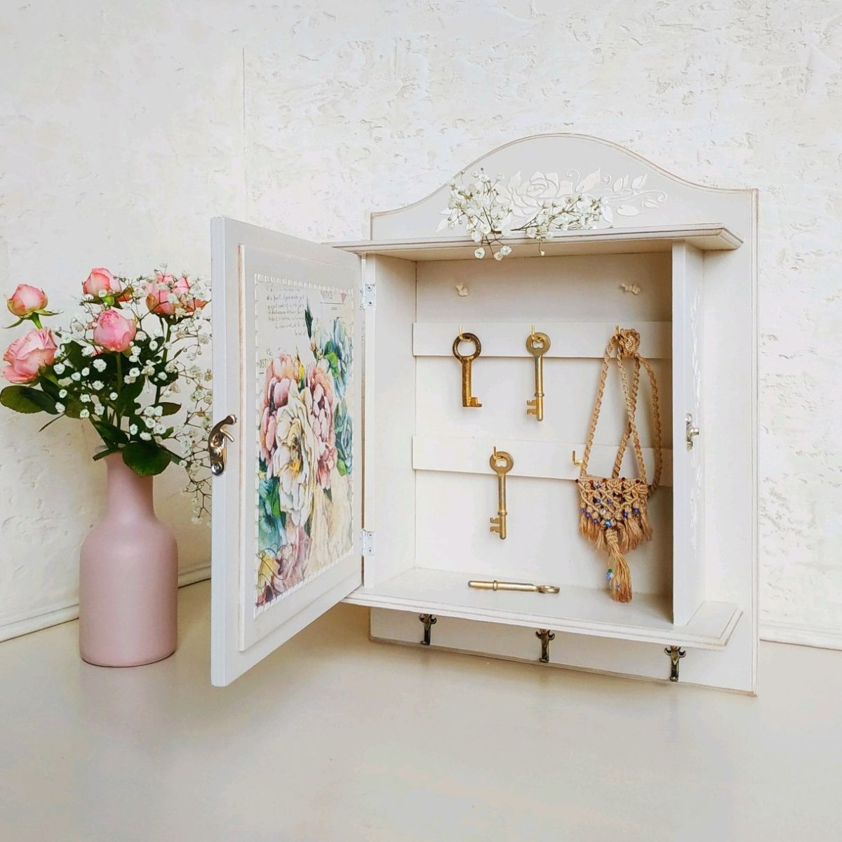 Оформить вышивку в ключницу