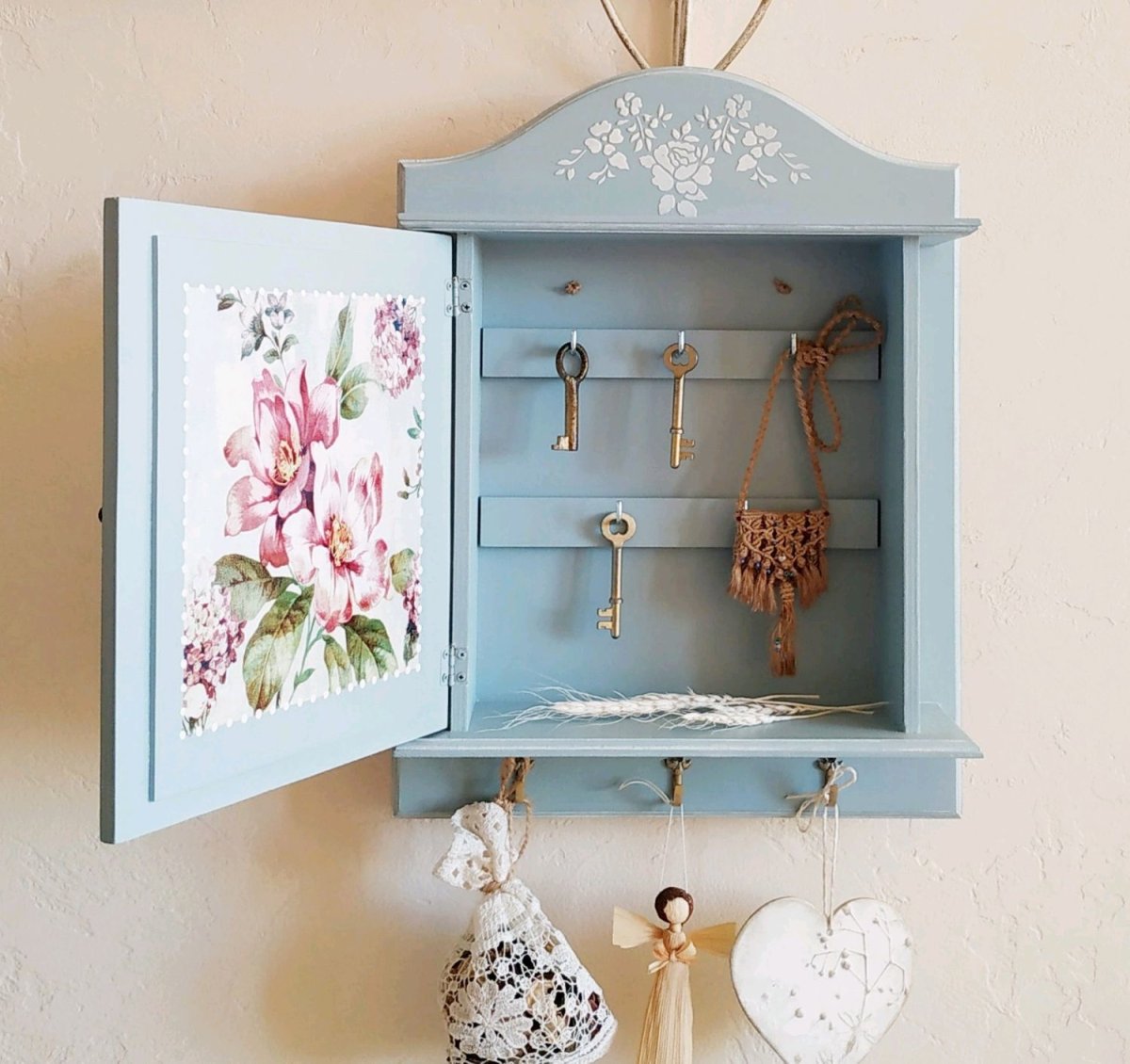 Лоскутное панно ключница