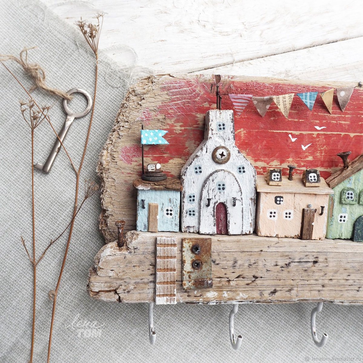 Вешалка доска с крючками декупаж