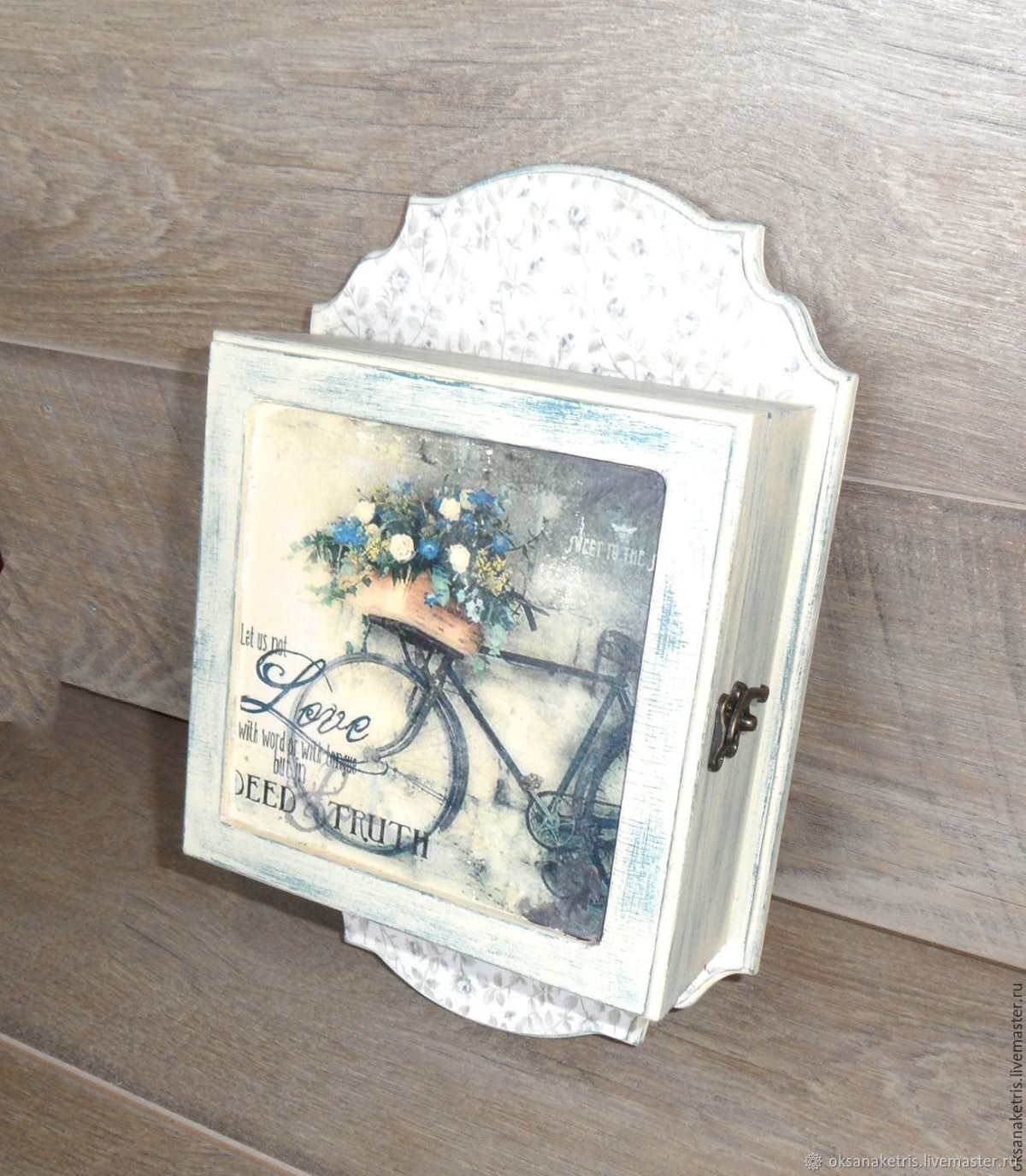 Панно банка с цветами