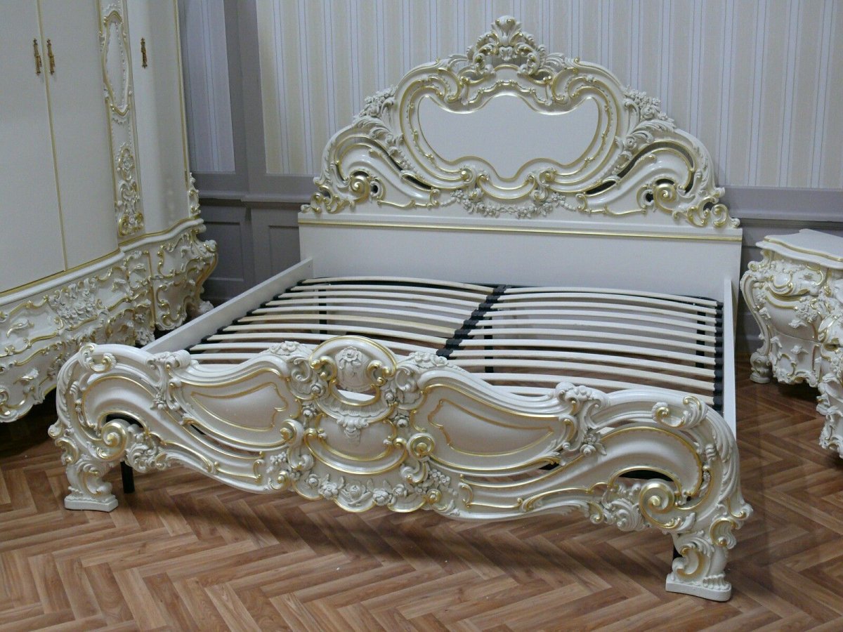 Кровати с состаренным изголовьем