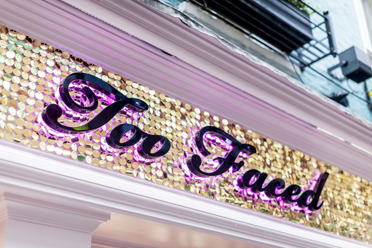 Аппликация пайетками