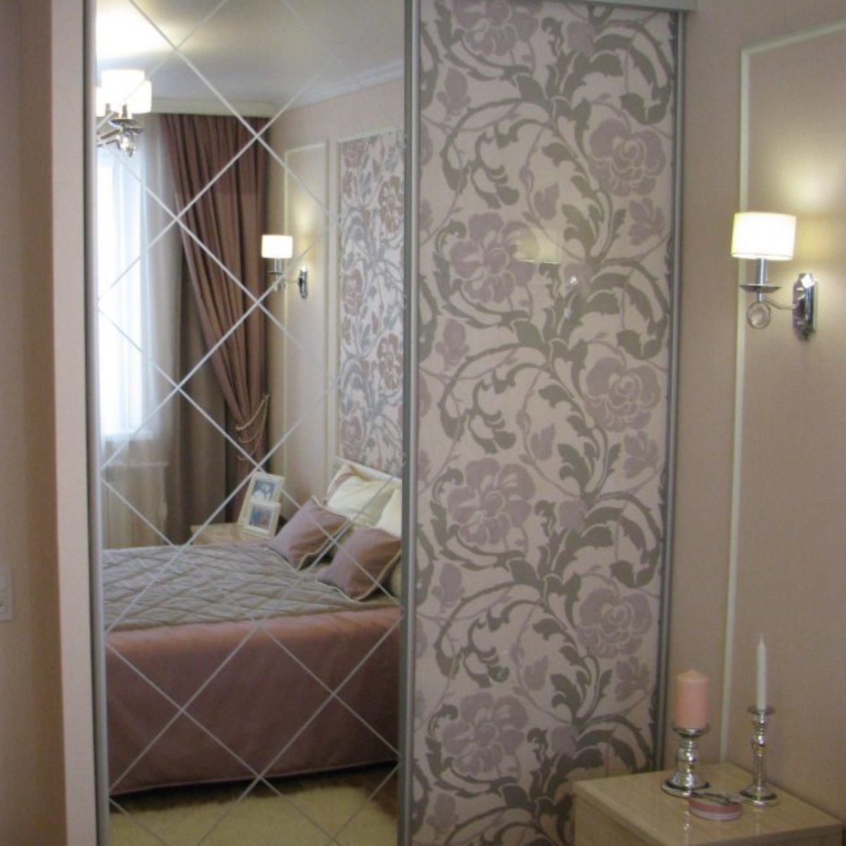 Зеркальная стена в прихожей