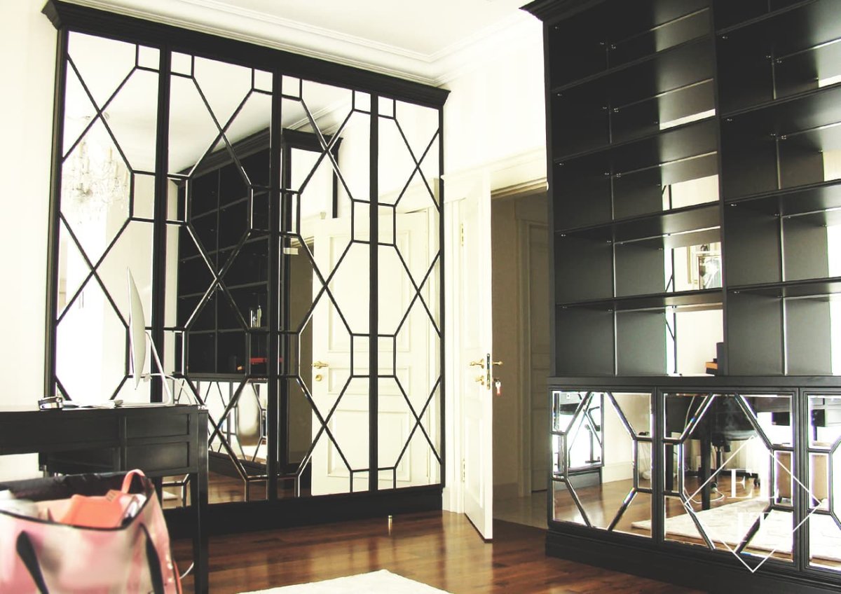 Шкаф купе с зеркалом