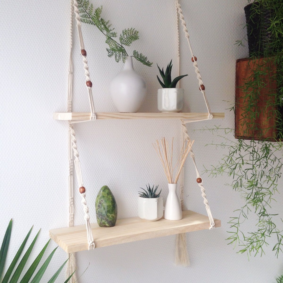 Подвесные полки на веревках макраме