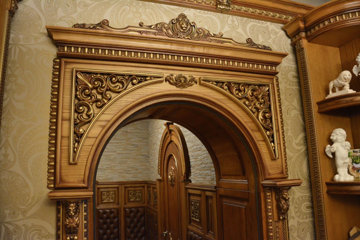 Деревянная арка старинная