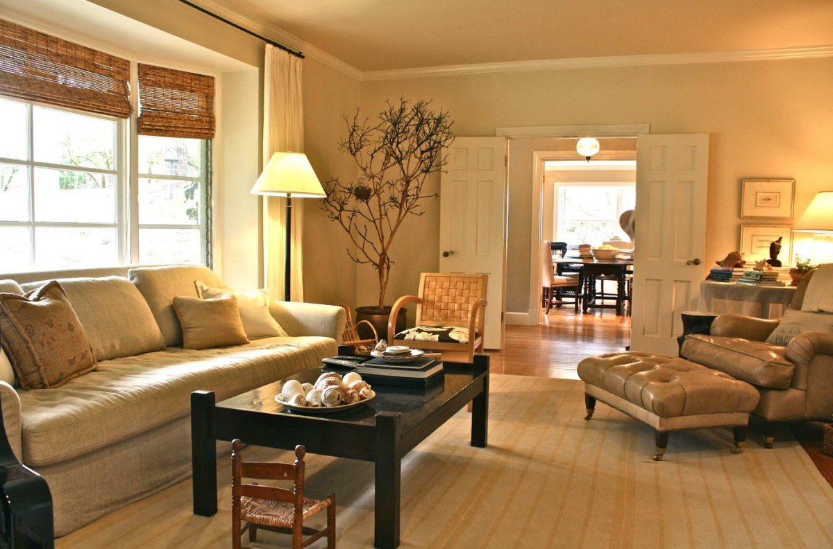 Бежевая стена