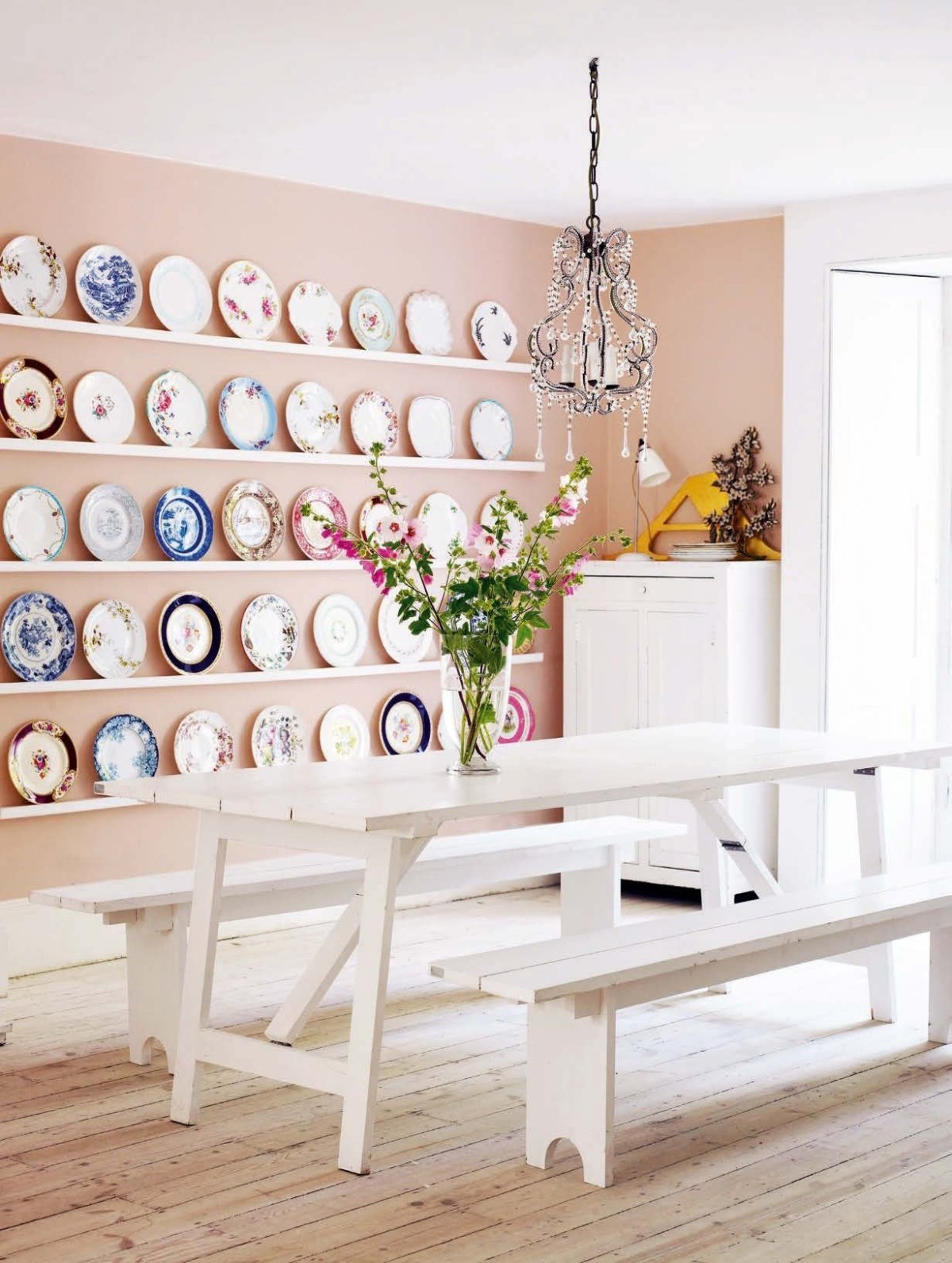 Сувенирные тарелки в интерьере