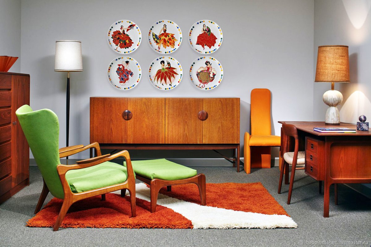 Тарелки на стене