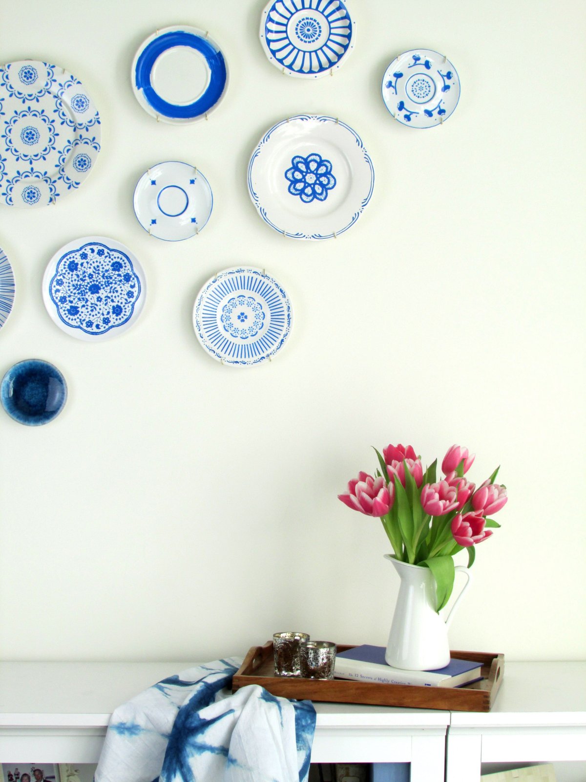 Декоративные тарелки в интерьере