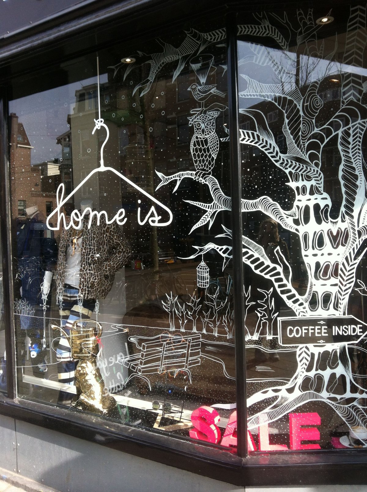 Наклейки на витрину магазина