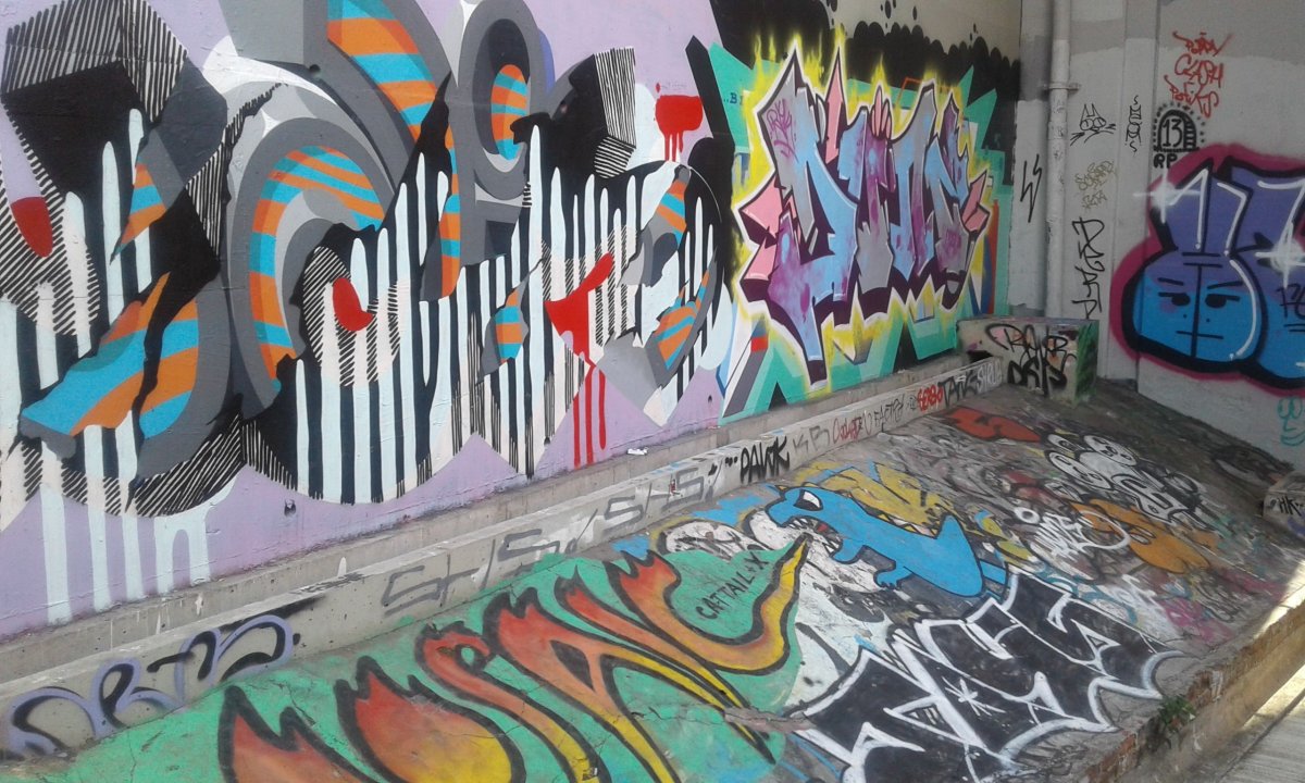 Покраска стен граффити