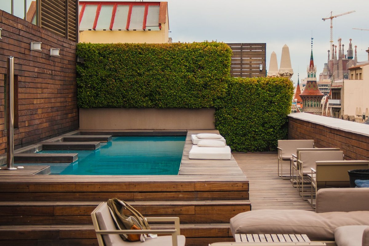 Бассейн на плоской крыше