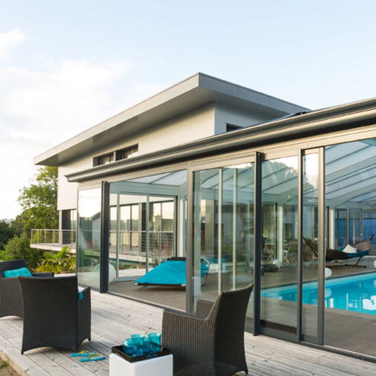 Бассейн под стеклянной крышей