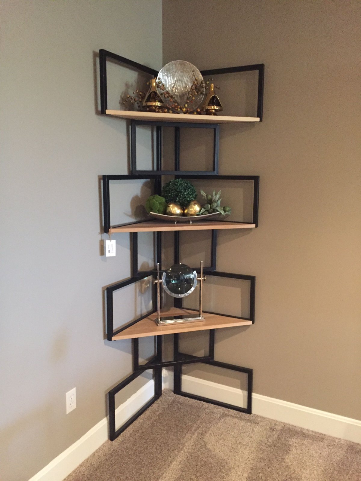 Угловые полки на стену