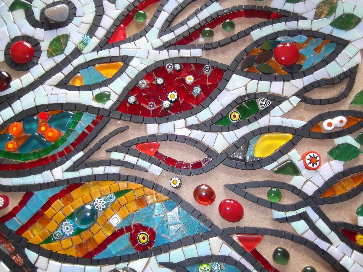 Столб мозаика из плитки