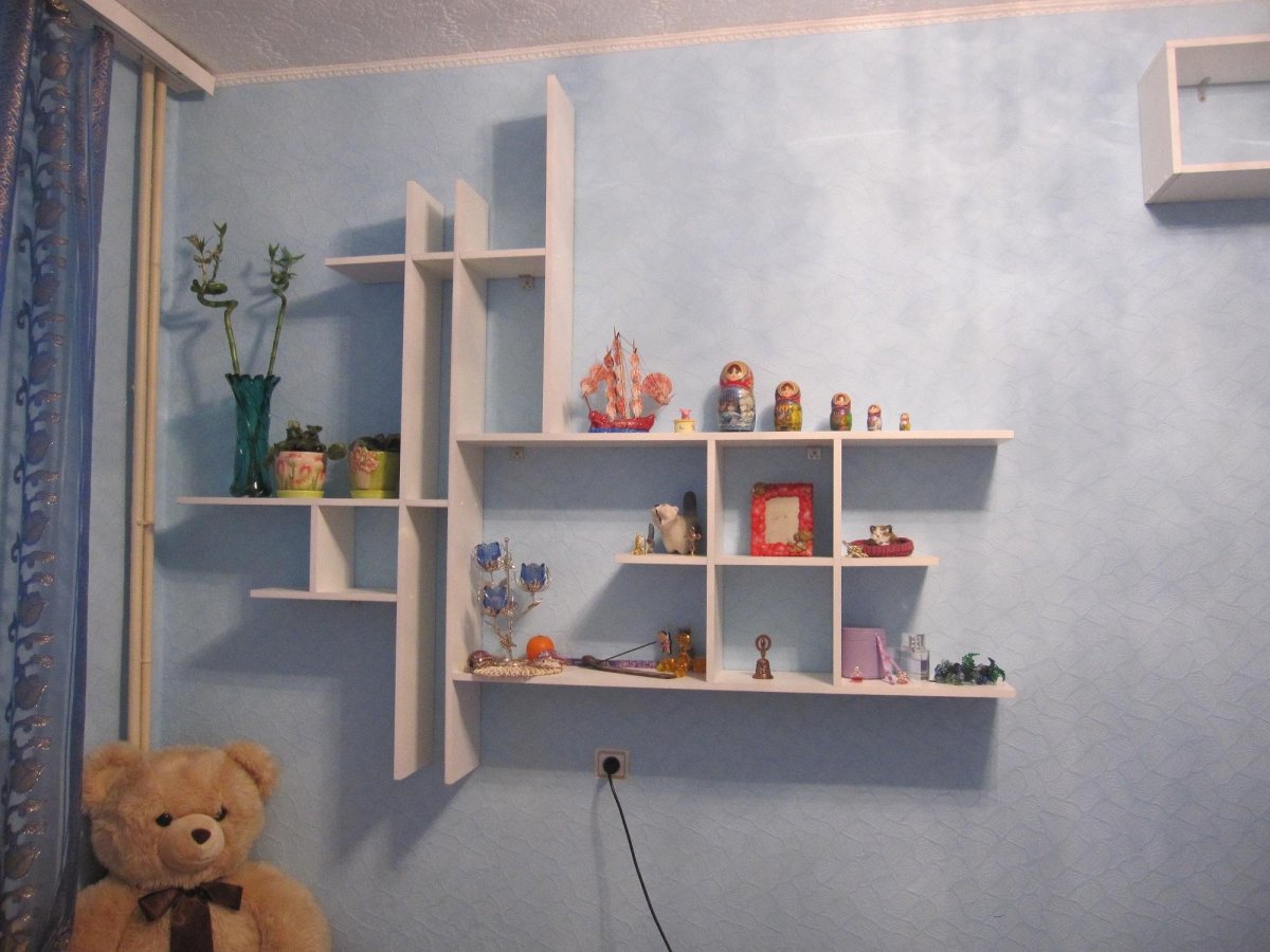 Полочка угловая для детской комнаты