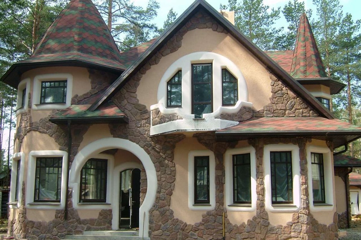 Дом отделанный камнем