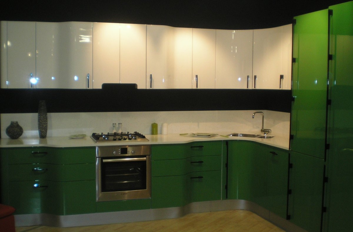 Кухни зеленого цвета двухцветные