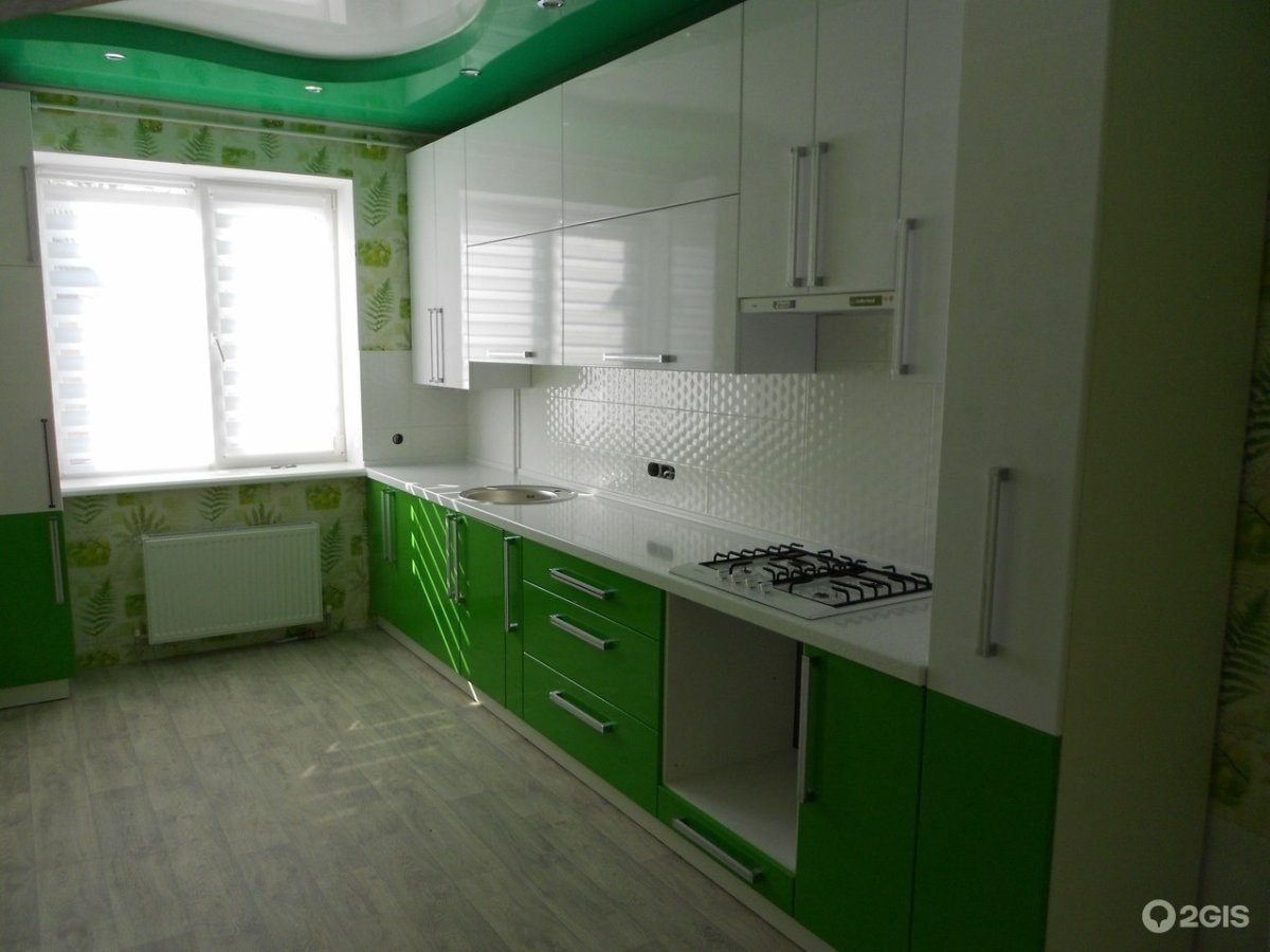 Кухня белый верх салатовый низ
