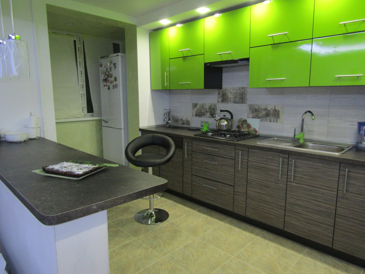 Кухонный гарнитур серый низ зеленый верх