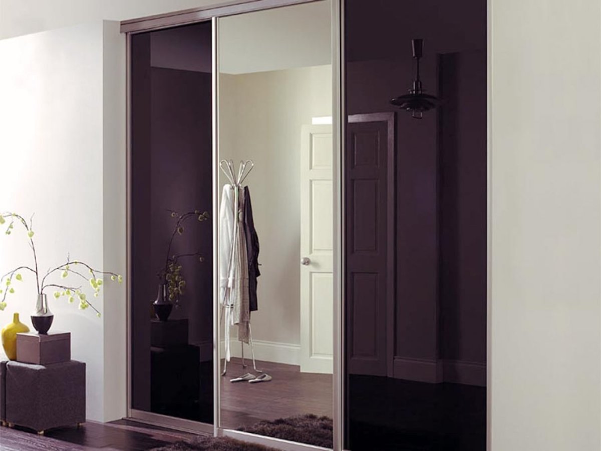 Шкаф купе с черным стеклом