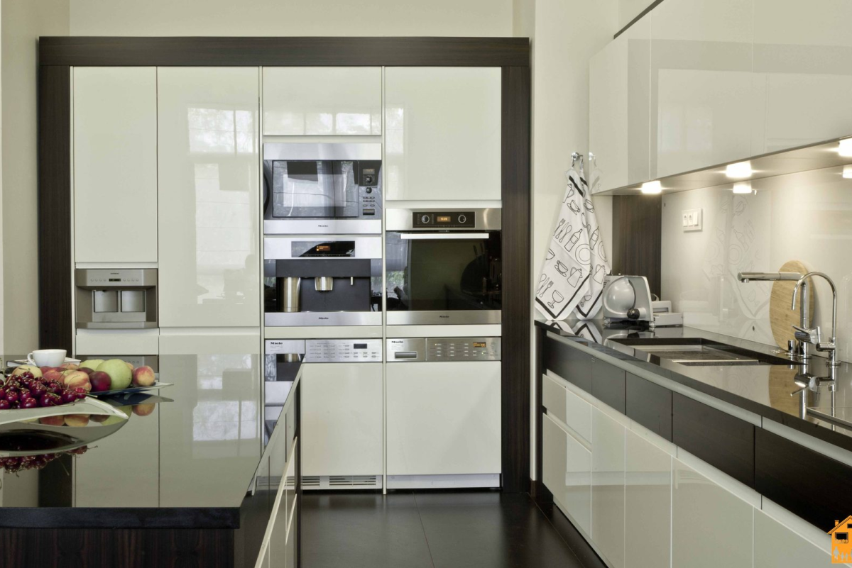 Кухня встроенная в стену