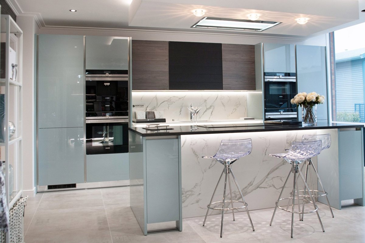 Маленькая кухня в стиле хайтек