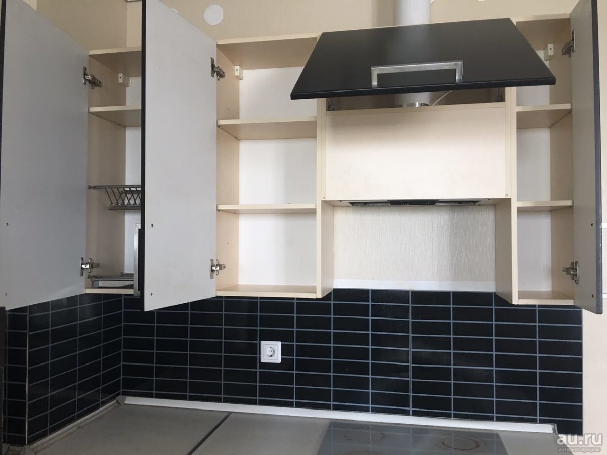 Прямая кухня встроенная в нишу