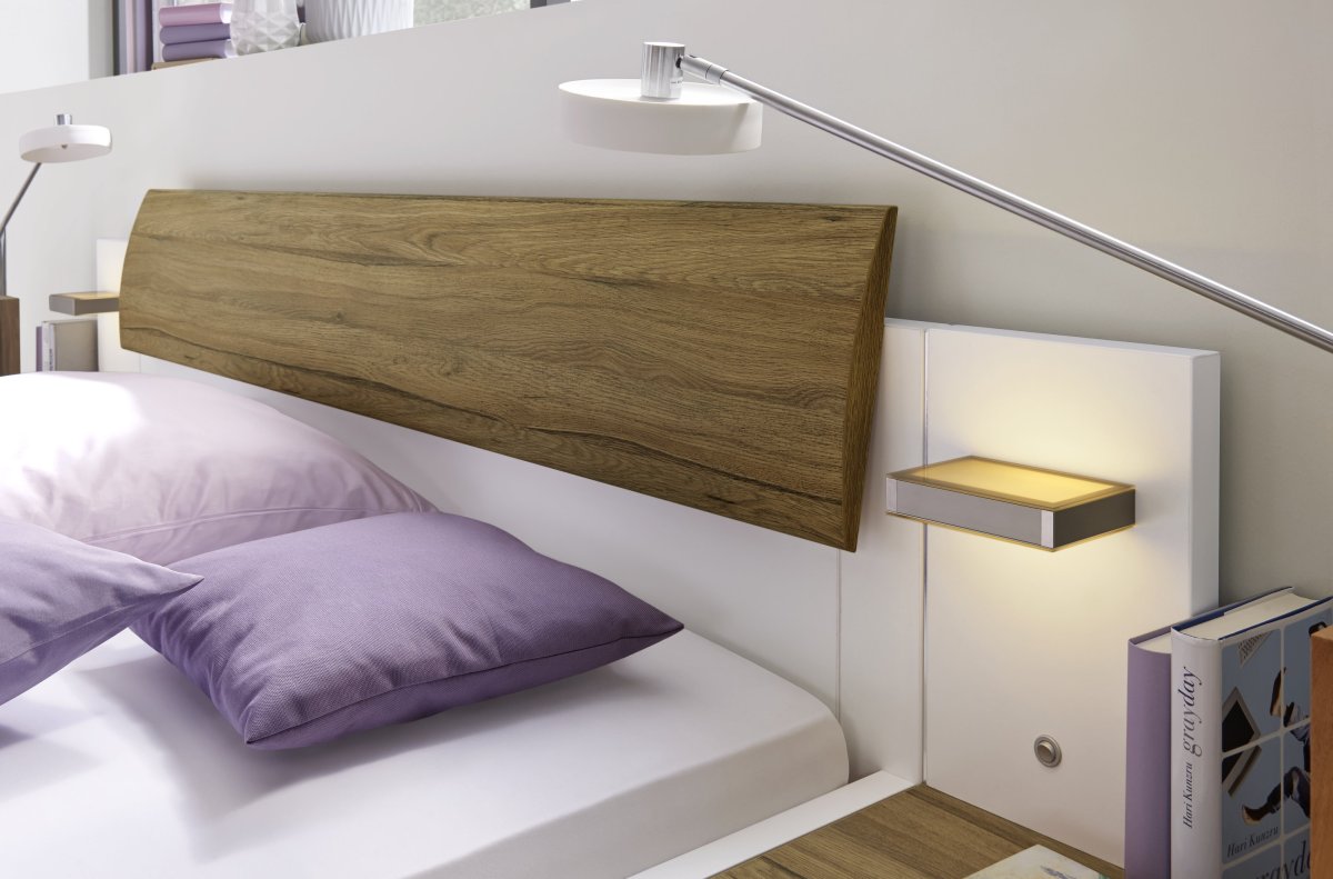 Кровати из дерева с полками на изголовии