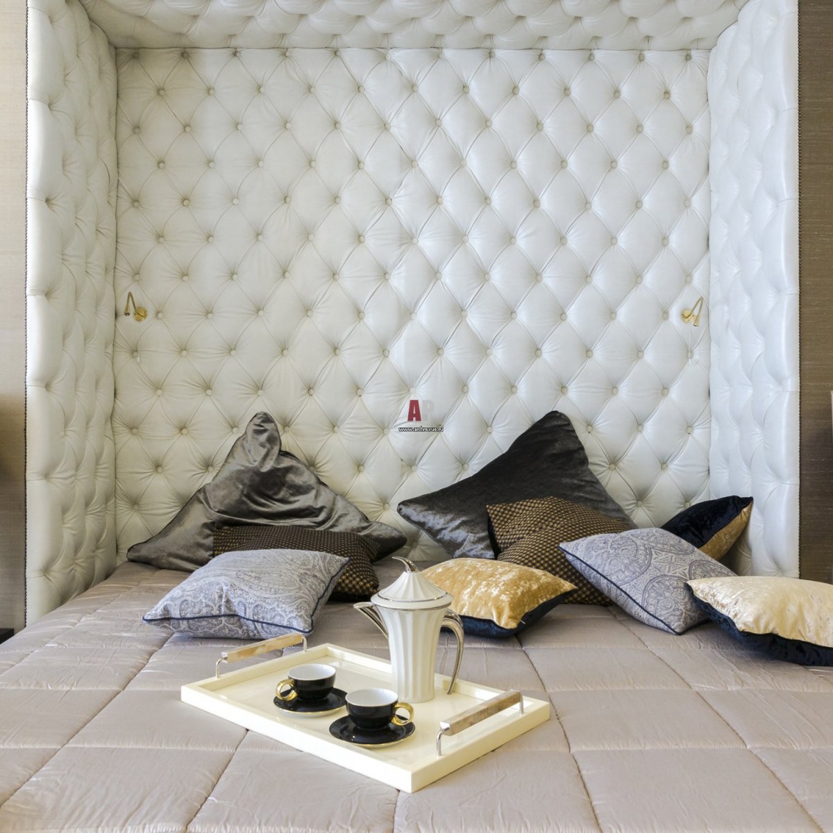 Обивка стен тканью