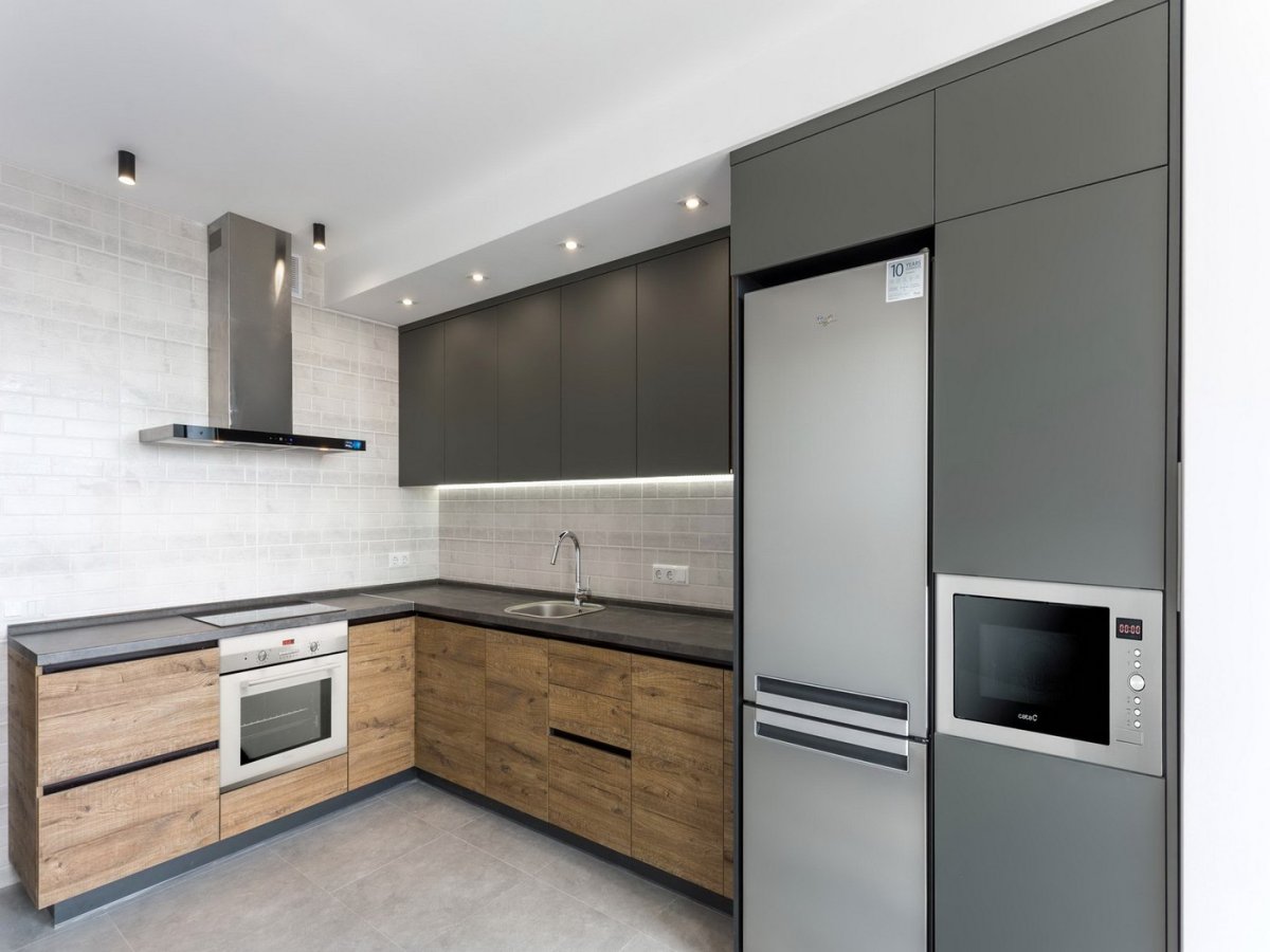 Кухня в серо-коричневых тонах
