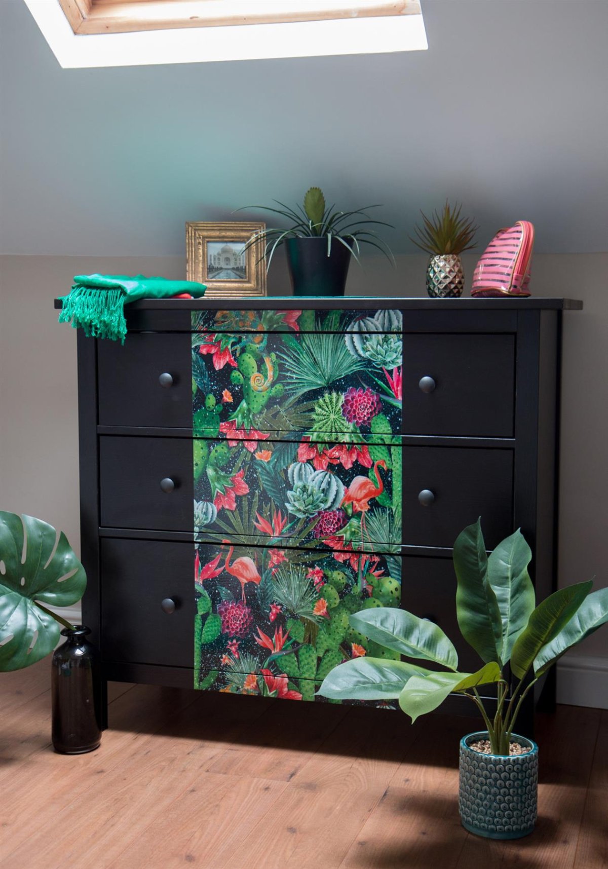 Декор около раковины на кухне