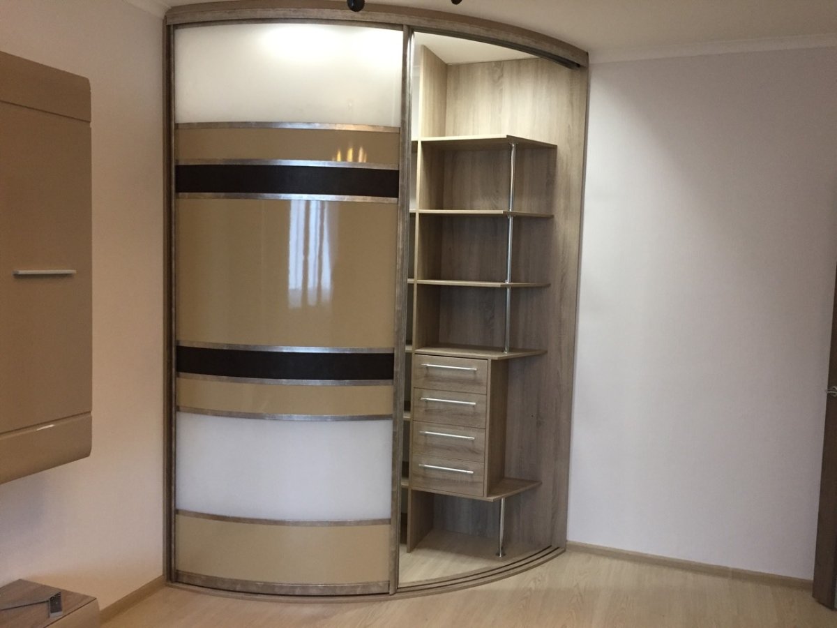 Полукруглый шкаф на кухню