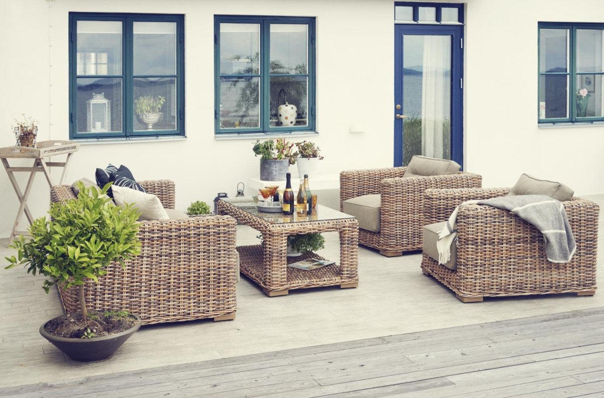 Плетёная мебель уютно