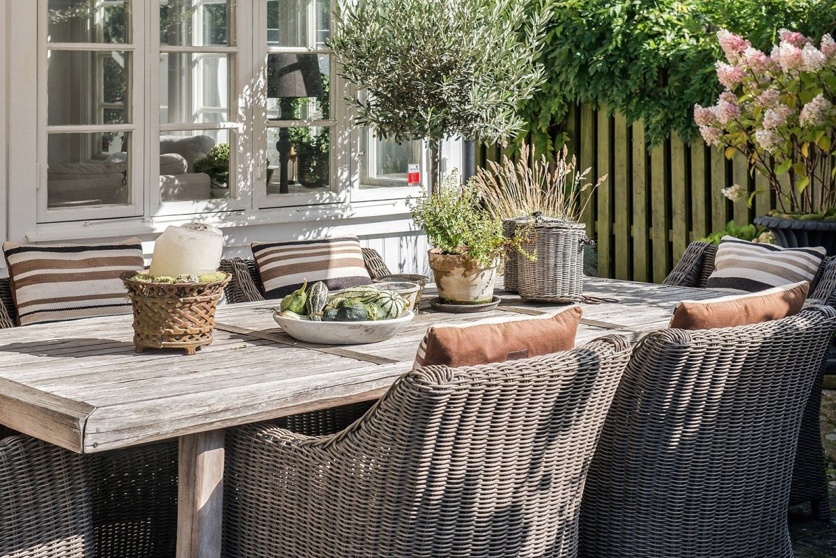 Плетеное кресло в стиле Кантри