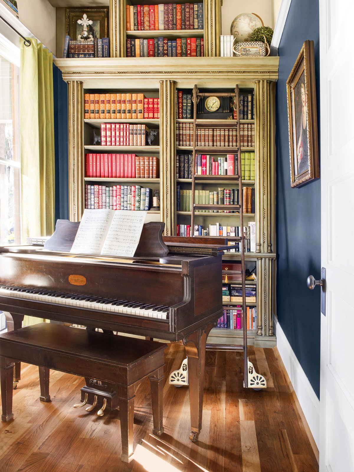 Комната с фортепиано