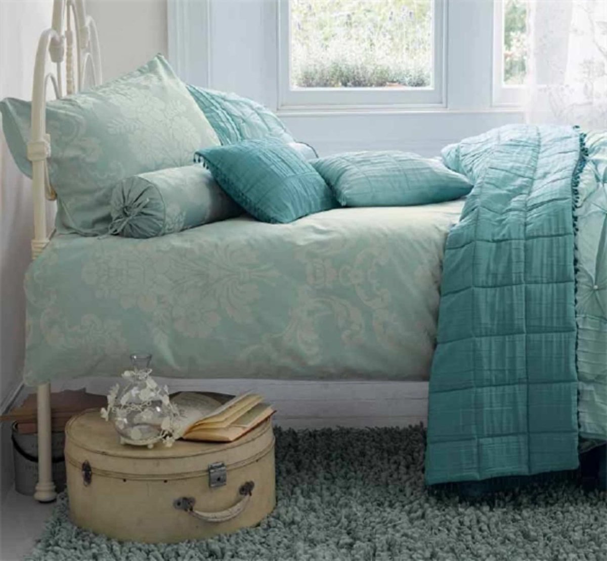 Интерьер под мятную кровать