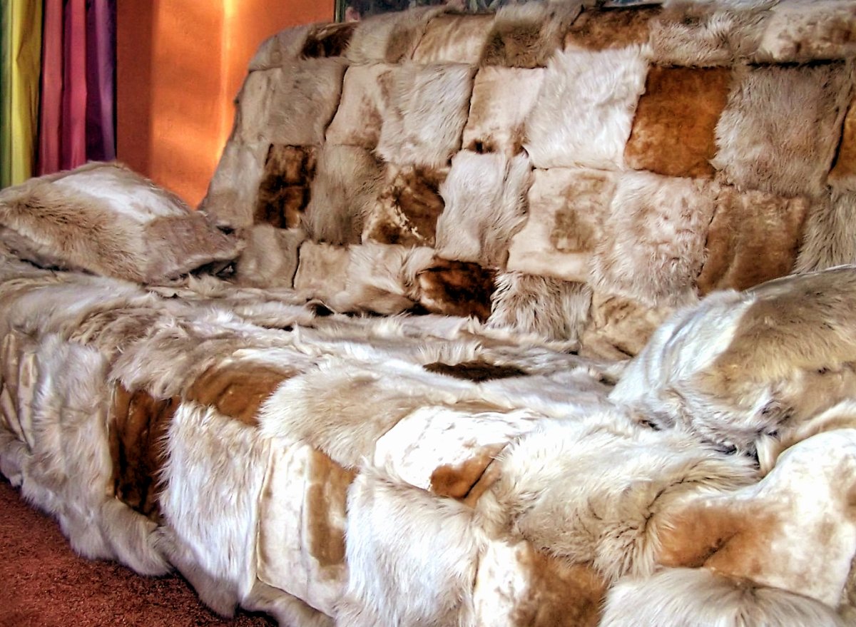 Меховая накидка на диван