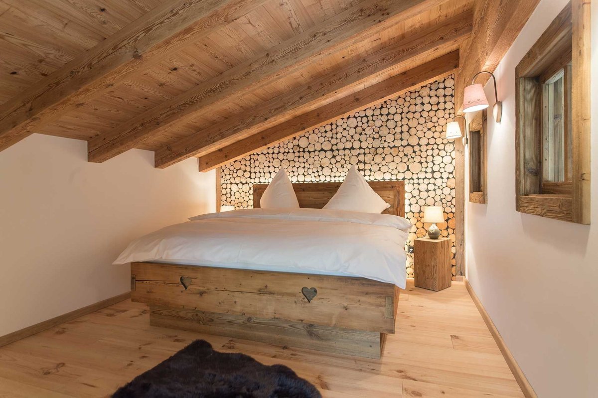 Спальня в деревянном доме