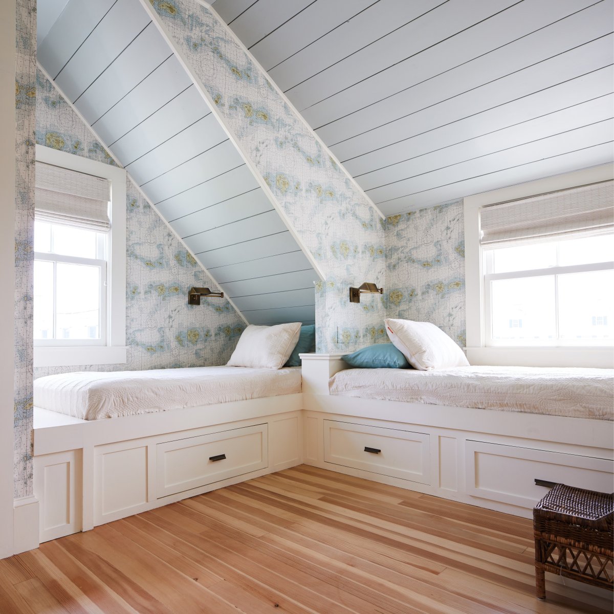 Мансардный потолок вагонка