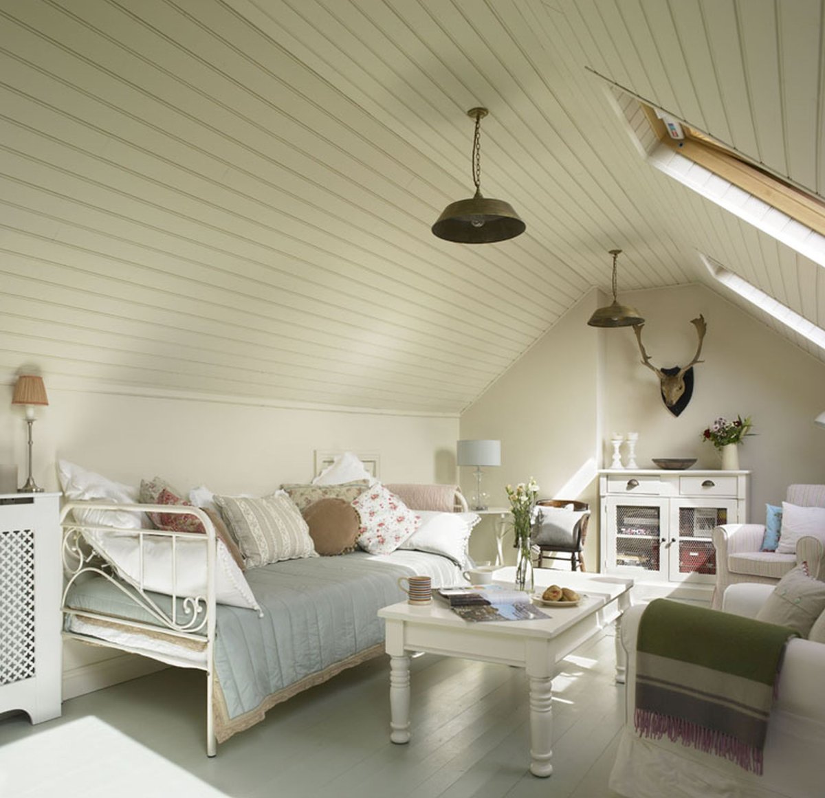 Потолок из имитации бруса